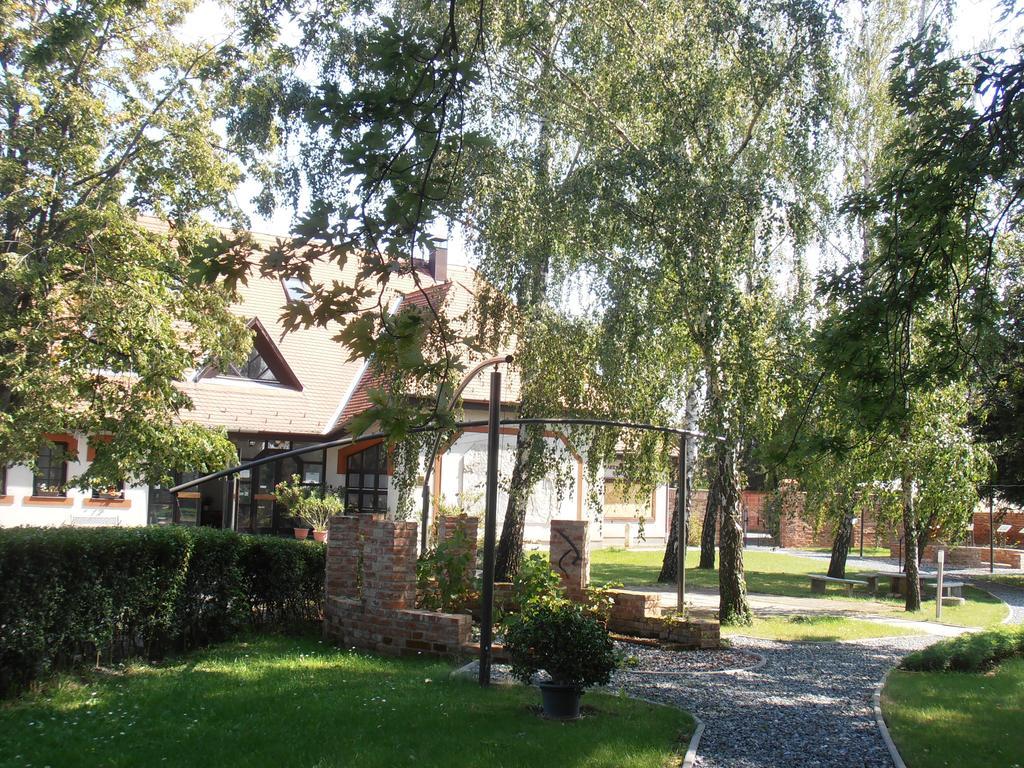 Martineum Felnottkepzo Akademia Hostel Szombathely Exterior photo