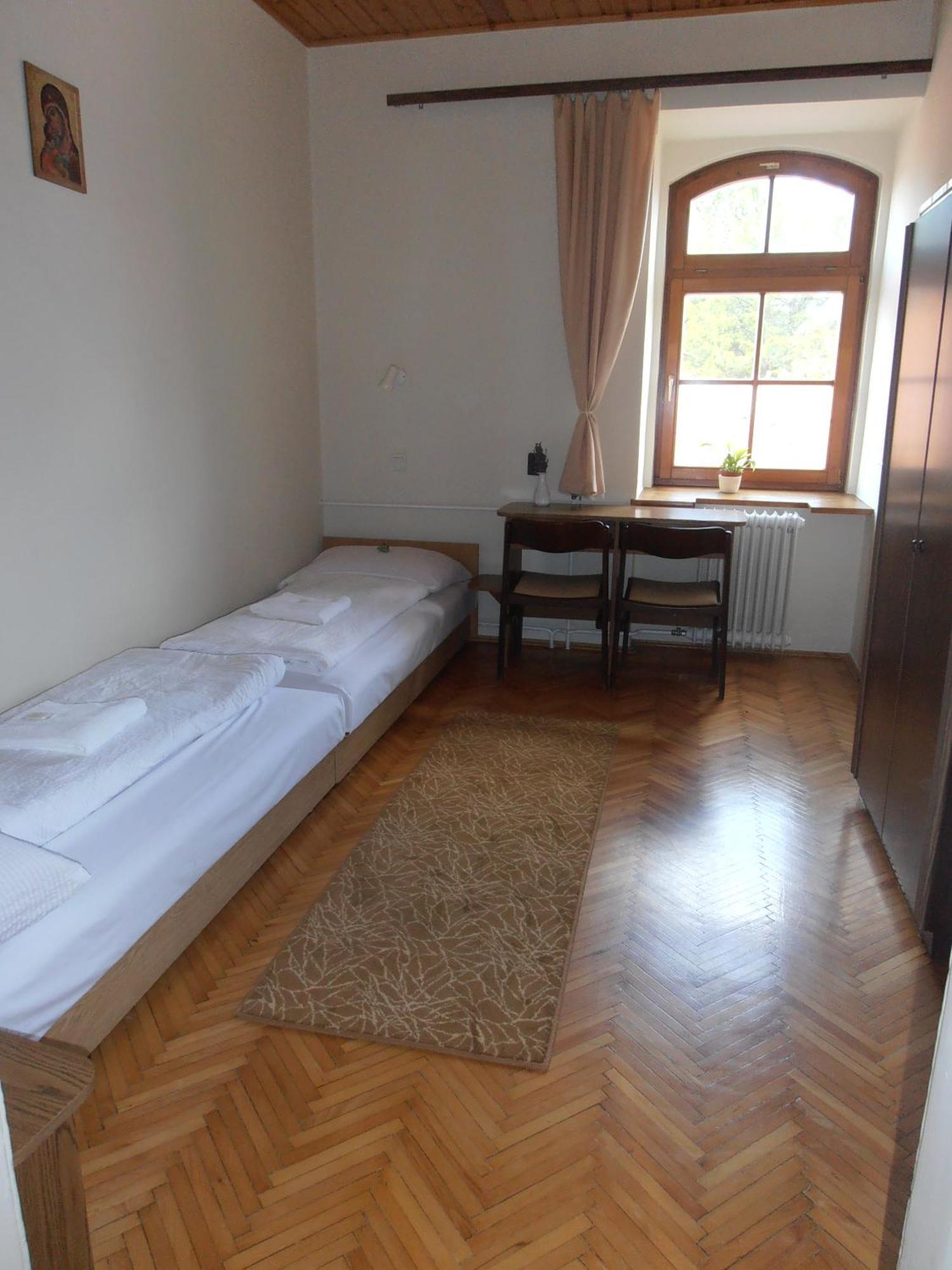 Martineum Felnottkepzo Akademia Hostel Szombathely Room photo